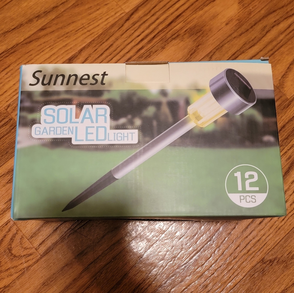 NIB 12 pack Solar Outdoor LED Lights